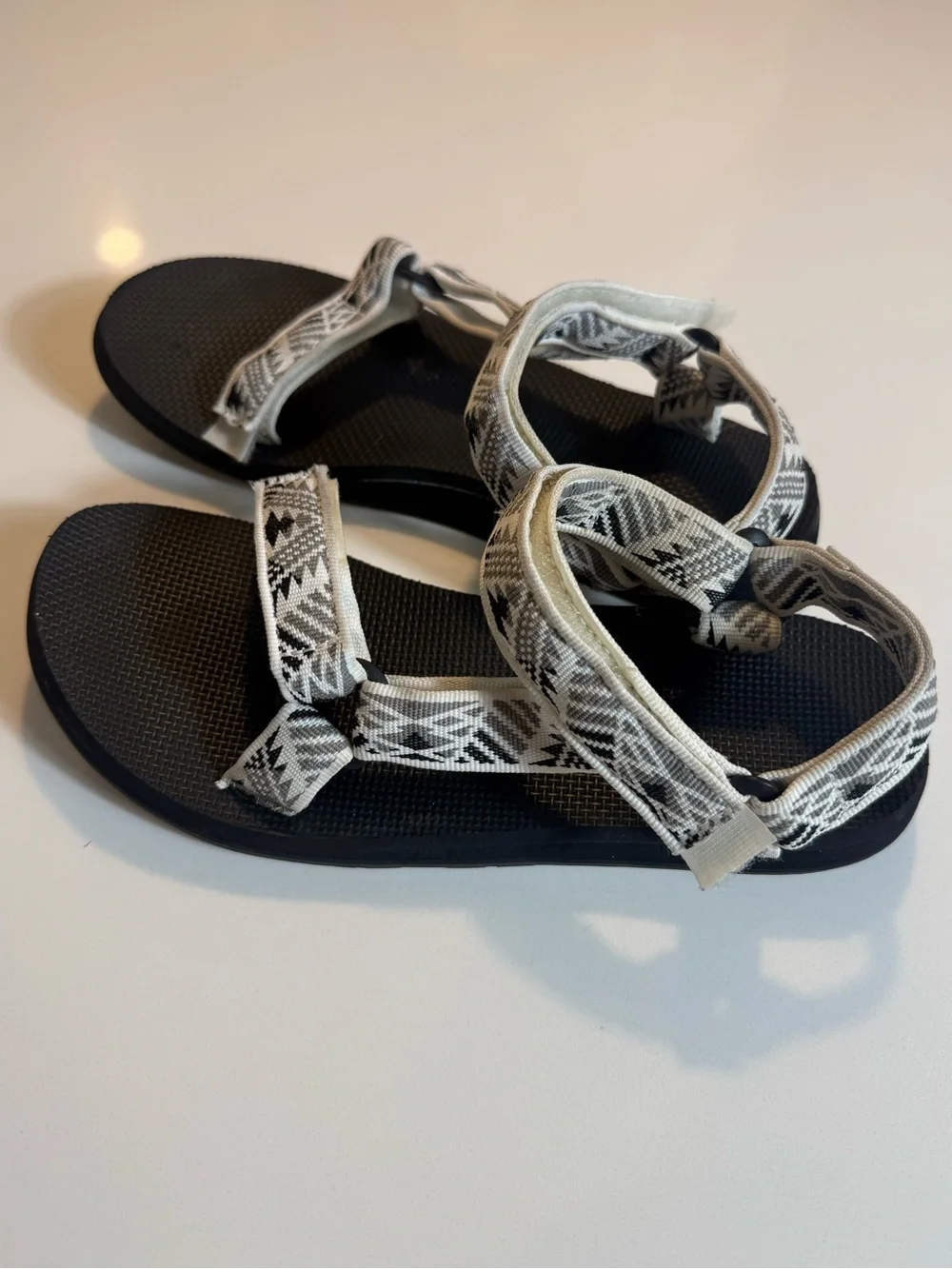 Teva Original Universal Boomerang White Grey Geometric Sport Sandals Size 9